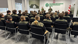  Funkcjonariusze Wydziału Organizacji i Promocji opowiedzieli młodzieży o naszej służbie i zadaniach, jakie wykonujemy na co dzień.