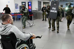  Szkolenie taktyczne z zakresu działań interwencyjnych w przypadku wystąpienia zagrożenia terrorystycznego w Międzynarodowym Porcie Lotniczym Katowice w Pyrzowicach.