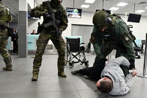  Szkolenie taktyczne z zakresu działań interwencyjnych w przypadku wystąpienia zagrożenia terrorystycznego w Międzynarodowym Porcie Lotniczym Katowice w Pyrzowicach.