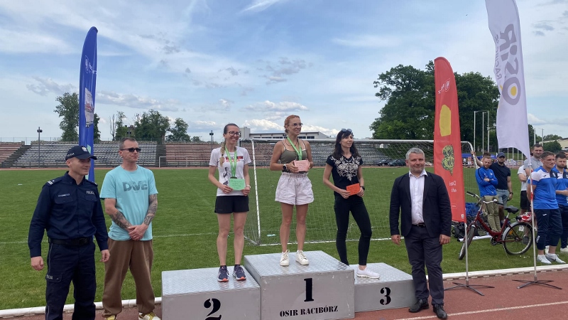 Funkcjonariuszka SG na podium