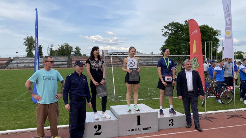Funkcjonariuszka SG na podium