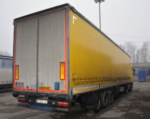 samochód ciężarowy, którym podróżowali cudzoziemcy 