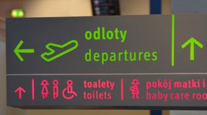 Znak na lotnisku z napisem odloty 