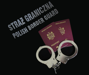 mołdawskie paszporty i kajdanki 