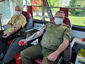 Funkcjonariusze i pracownicy ŚlOSG oddają krew 