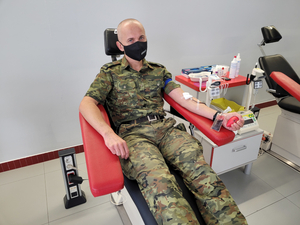 Funkcjonariusze i pracownicy ŚlOSG oddają krew 