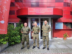 Funkcjonariusze i pracownicy ŚlOSG oddają krew 