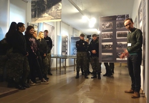 Lekcja historii w Centralnym Muzeum Jeńców Wojennych w Łambinowicach 