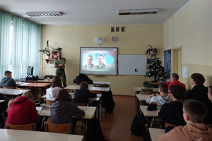 Lekcja historii dla uczniów klas mundurowych 