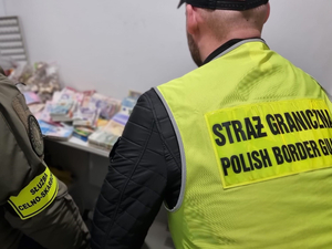 Funkcjonariusz SG i KAS Funkcjonariusz SG i KAS