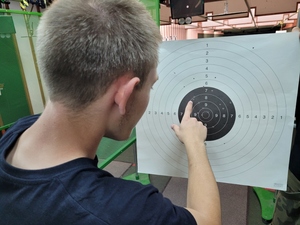 Uczeń liczy ilość trafień do tarczy Uczeń liczy ilość trafień do tarczy