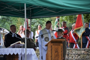 Ołtarz polowy podczas Mszy Świętej Ołtarz polowy podczas Mszy Świętej