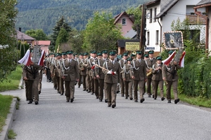 Przemarsz uczestników wydarzenia do Żabnicy Przemarsz uczestników wydarzenia do Żabnicy