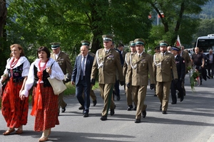 Przemarsz uczestników wydarzenia do Żabnicy Przemarsz uczestników wydarzenia do Żabnicy