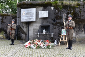 Warta honorowa przy Schronie Bojowym "Wędrowiec" Warta honorowa przy Schronie Bojowym &quot;Wędrowiec&quot;