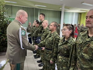 Uroczysta zbiórka z okazji 156. rocznicy urodzin Marszałka Józefa Piłsudskiego Uroczysta zbiórka z okazji 156. rocznicy urodzin Marszałka Józefa Piłsudskiego
