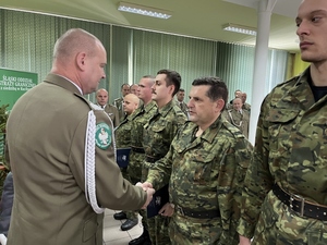 Uroczysta zbiórka z okazji 156. rocznicy urodzin Marszałka Józefa Piłsudskiego Uroczysta zbiórka z okazji 156. rocznicy urodzin Marszałka Józefa Piłsudskiego
