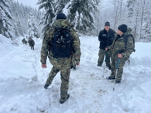 Spotkanie kierownictwa Śląskiego i Karpackiego Oddziału SG na Hali Mędralowej w Beskidzie Makowskim Spotkanie kierownictwa Śląskiego i Karpackiego Oddziału SG na Hali Mędralowej w Beskidzie Makowskim