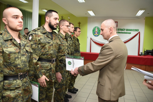 Uroczystość wręczenia aktów mianowania na pierwszy stopień w korpusie podoficerów. Uroczystość wręczenia aktów mianowania na pierwszy stopień w korpusie podoficerów.