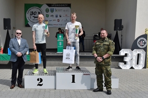Dekoracja zwycięzców biegu