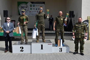 Dekoracja zwycięzców biegu