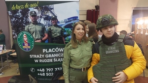 Funkcjonariuszka Placówki w Rudzie Śląskiej podczas spotkania z młodzieżą Funkcjonariuszka Placówki w Rudzie Śląskiej podczas spotkania z młodzieżą