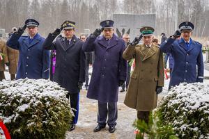 Katowice. Parafia Wojskowa św. Kazimierza Królewicza. Złożenie wieńców i kwiatów pod Pomnikiem Pamięci Dowódców i Żołnierzy Armii Krajowej Okręgu Śląskiego Katowice. Parafia Wojskowa św. Kazimierza Królewicza. Złożenie wieńców i kwiatów pod Pomnikiem Pamięci Dowódców i Żołnierzy Armii Krajowej Okręgu Śląskiego