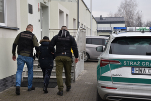 Zatrzymanie cudzoziemca przez funkcjonariuszy Placówki SG w Bielsku-Białej wspólnie z funkcjonariuszami Policji Zatrzymanie cudzoziemca przez funkcjonariuszy Placówki SG w Bielsku-Białej wspólnie z funkcjonariuszami Policji