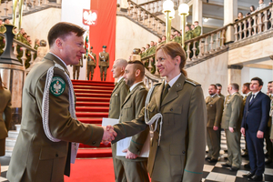 Komendant Śląskiego Oddziału SG, gen. bryg. SG Andrzej Jakubaszek wręcza nagrody za osiągnięcia sportowe Komendant Śląskiego Oddziału SG, gen. bryg. SG Andrzej Jakubaszek wręcza nagrody za osiągnięcia sportowe
