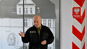 Płk SG Grzegorz Drożyński wita zebranych na wykładzie w Śląskim Oddziale Straży Granicznej w Raciborzu Płk SG Grzegorz Drożyński wita zebranych na wykładzie w Śląskim Oddziale Straży Granicznej w Raciborzu