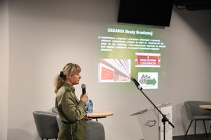 Ppłk SG Ewą Szlendak-Kelczauskas podczas prelekcji Ppłk SG Ewą Szlendak-Kelczauskas podczas prelekcji