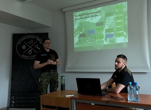 Technicy kryminalistyki z Placówki SG w Opolu na zaproszenie Koła Naukowego przeprowadzili zajęcia dla studentów. Technicy kryminalistyki z Placówki SG w Opolu na zaproszenie Koła Naukowego przeprowadzili zajęcia dla studentów.