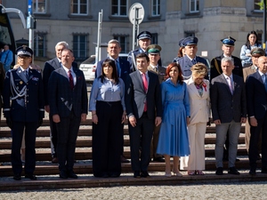 Dzień Flagi Rzeczypospolitej Polskiej - uroczystość pod pomnikiem Józefa Piłsudskiego w Katowicach Dzień Flagi Rzeczypospolitej Polskiej - uroczystość pod pomnikiem Józefa Piłsudskiego w Katowicach