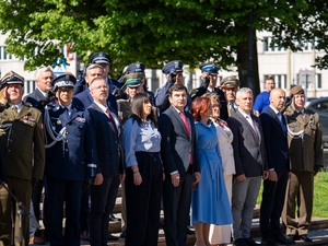 Dzień Flagi Rzeczypospolitej Polskiej - uroczystość pod pomnikiem Józefa Piłsudskiego w Katowicach Dzień Flagi Rzeczypospolitej Polskiej - uroczystość pod pomnikiem Józefa Piłsudskiego w Katowicach