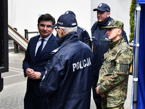  Wojewoda Śląski Marek Wójcik, policjanci, zastępca Komendanta Śląskiego Oddziału SG płk SG Adam Kurek