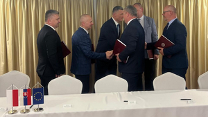  Podpisanie dokumentów przez pełnomocników. Gratulacje
