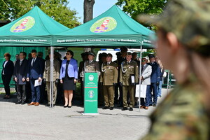  Namioty Straży Granicznej, mównica, Funkcjonariusze SG, zaproszeni goście.