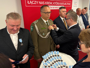  Chor. szt. SG Dariusz Grąziowski odbiera medal