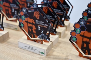  Statuetki z napisem: Mistrzostwa Straży Granicznej w Koszykówce 3x3