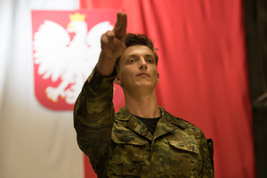  Funkcjonariusz podczas ślubowania