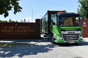  Ze Śląskiego Oddziału Straży Granicznej wyjeżdżają kontenery mobilne, przeznaczone do celów kontroli granicznej