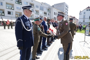  Rozdanie podziękowań zaproszonym osobom