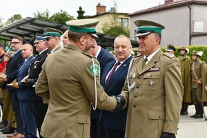  Wręczanie wybranym uczestnikom pamiątkowych coinów