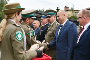  Wręczanie wybranym uczestnikom pamiątkowych coinów