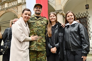  Rodziny gratulujące swoim bliskim.