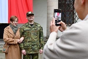  Rodziny gratulujące swoim bliskim.