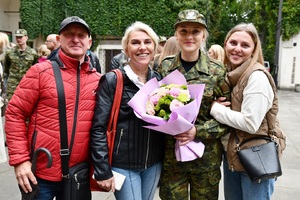  Rodziny gratulujące swoim bliskim.