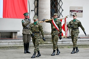  Wprowadzenie pocztu sztandarowego