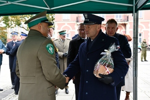  Składanie podziękowań i gratulacji.