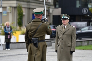  Złożenie meldunku gen. bryg. SG Andrzejowi Jakubaszkowi